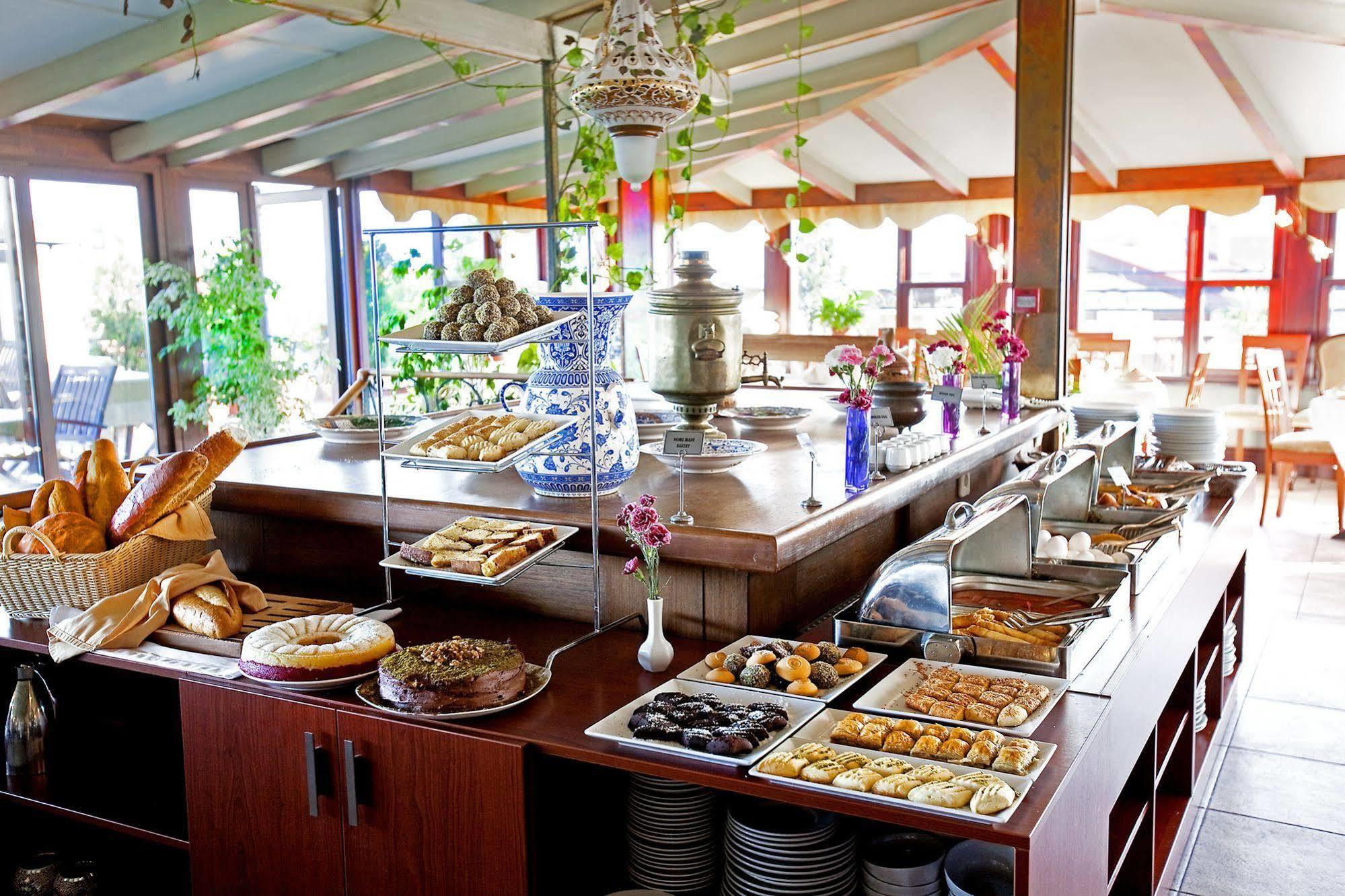 Azade Hotel Istanbul Bagian luar foto